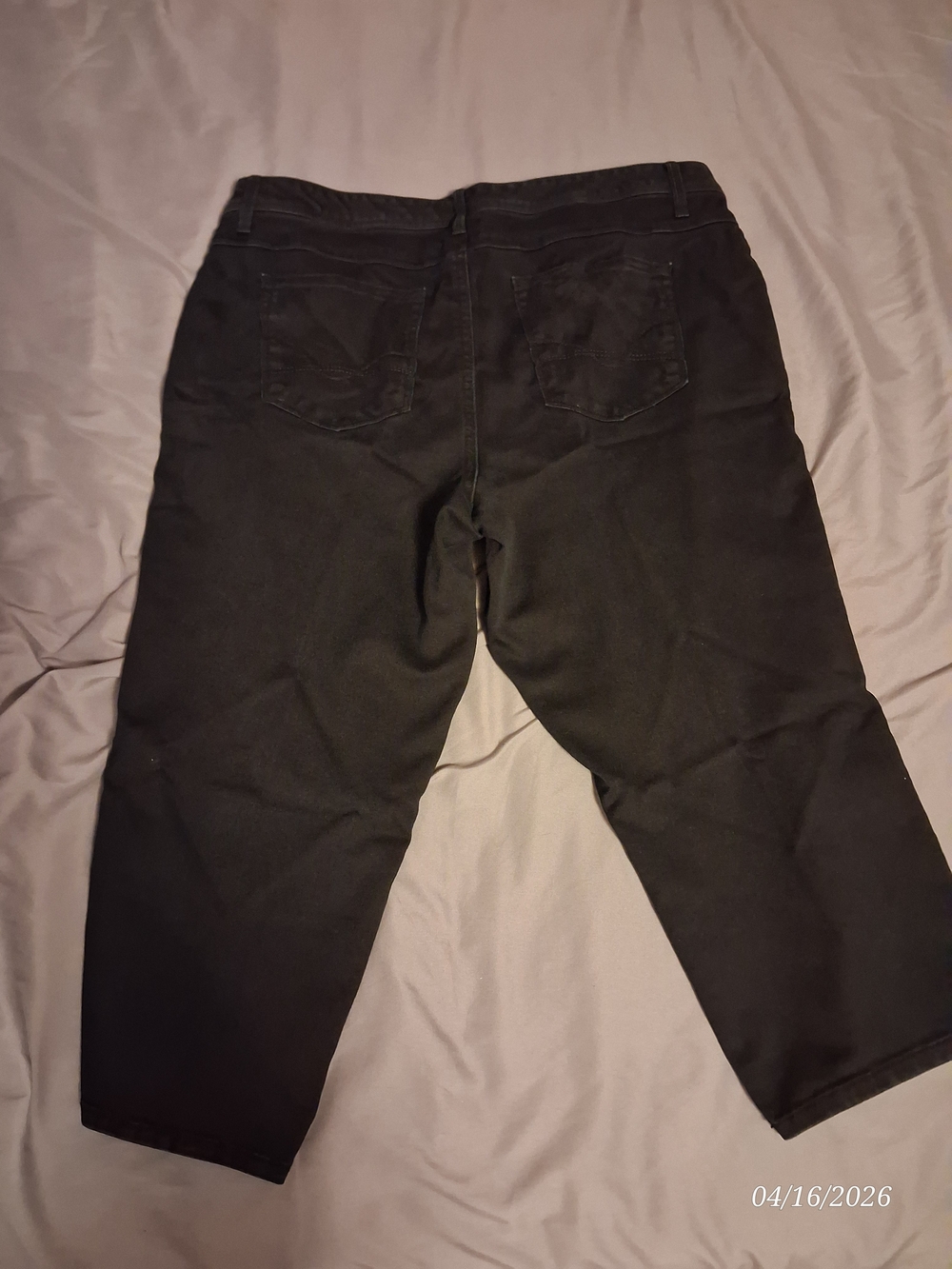 Roz & Ali Black Capris - Picture 2 of 3